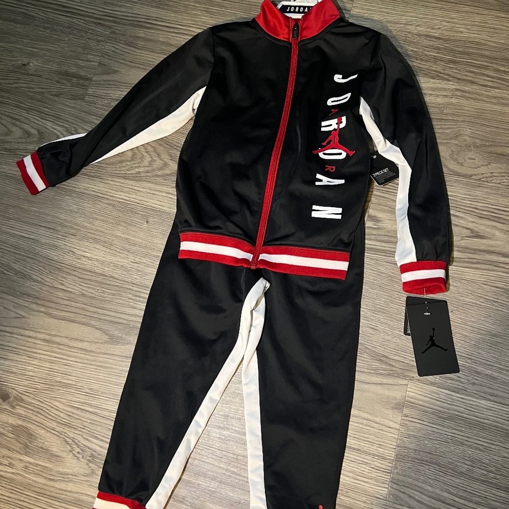 Kids matching sweatsuit brand new
